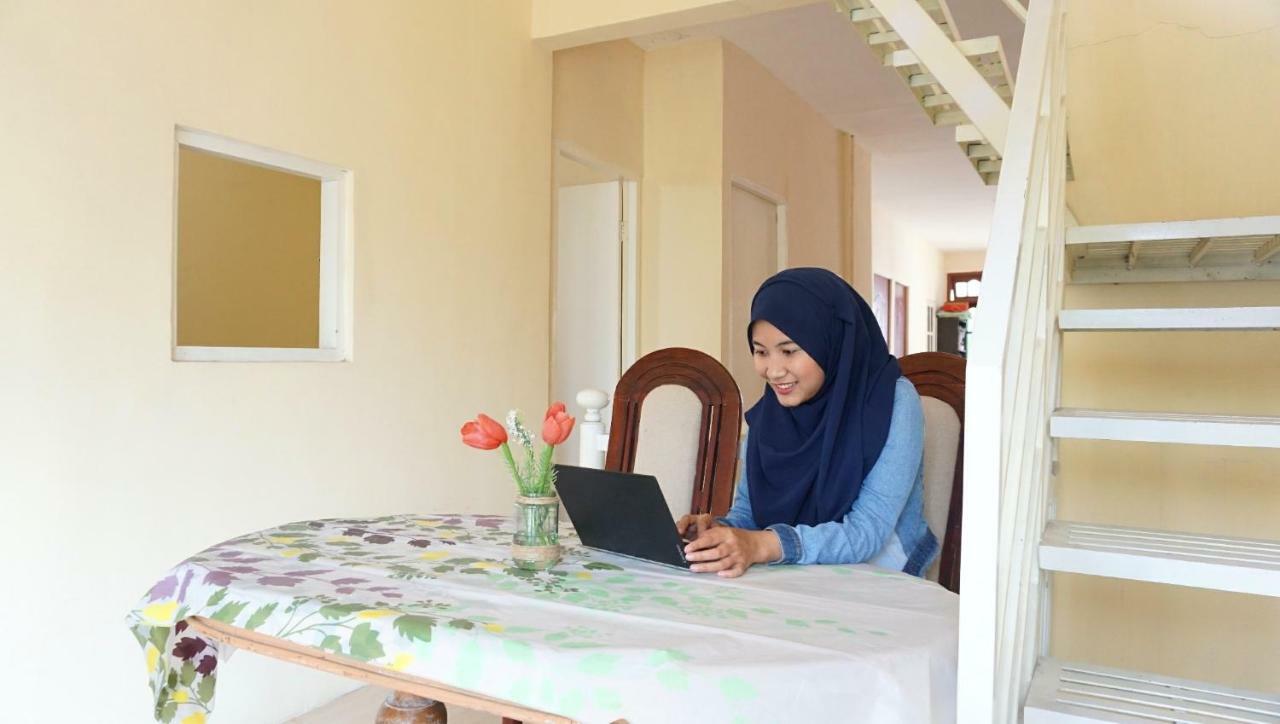 West Surabaya Homey Exterior foto